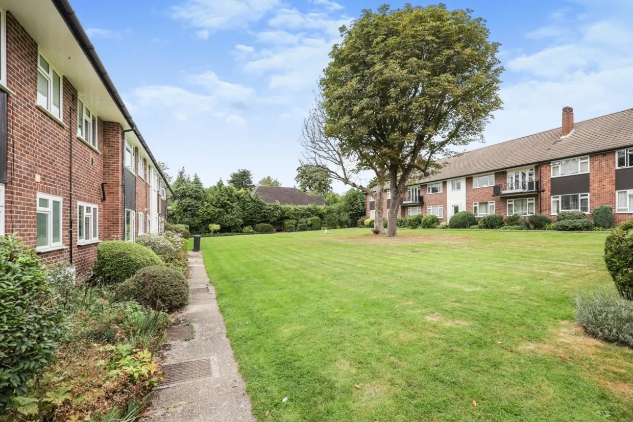 Bromet Close Watford WD17 photo 1