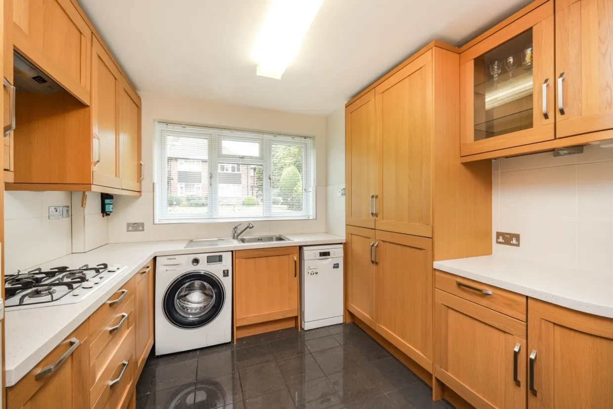 Bromet Close Watford WD17 photo 2