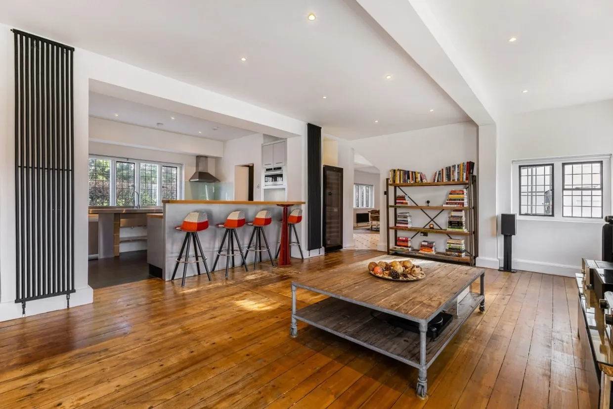 College Avenue, Epsom KT17 photo 3