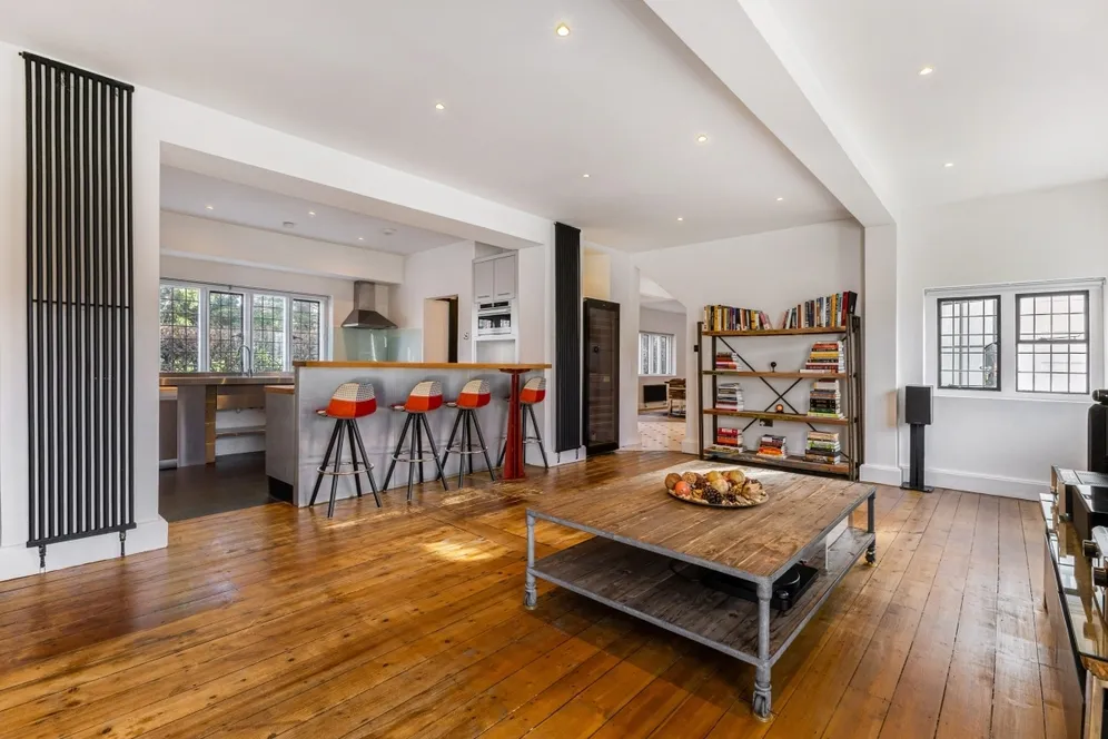 College Avenue, Epsom KT17 photo 3