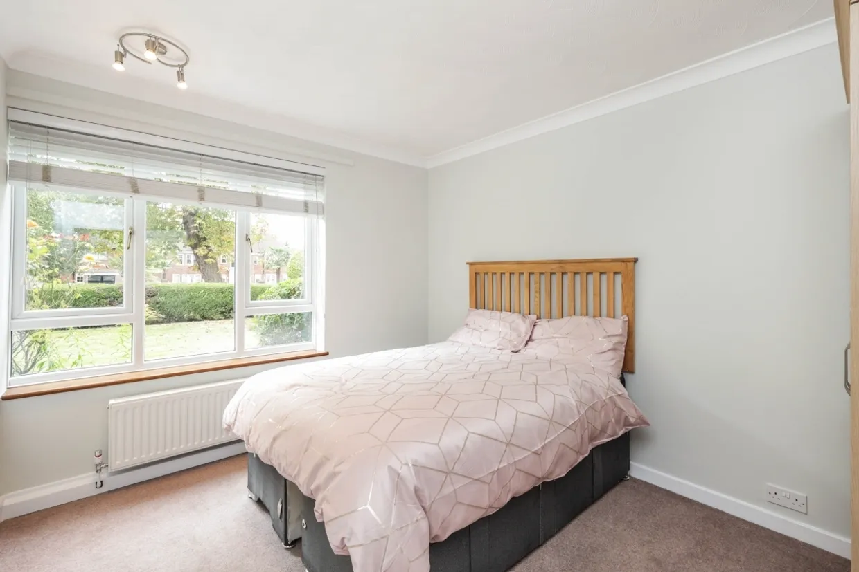 Bromet Close Watford WD17 photo 4