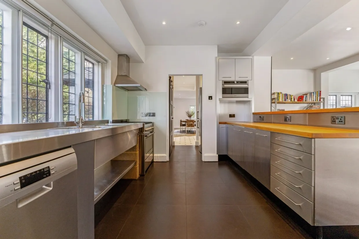 College Avenue, Epsom KT17 photo 5