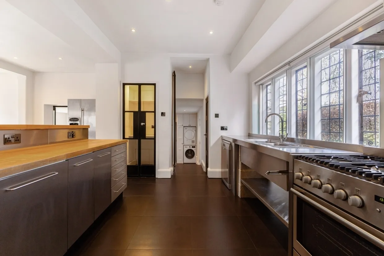College Avenue, Epsom KT17 photo 6