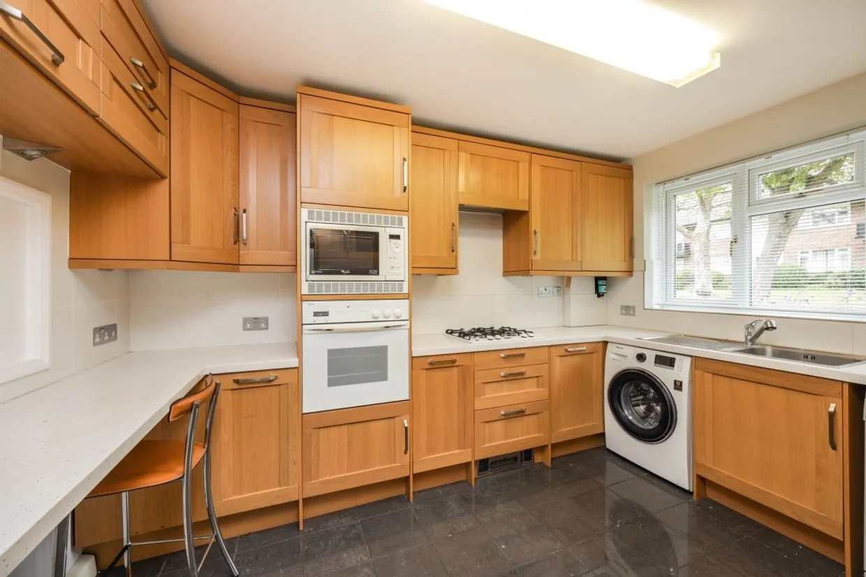 Bromet Close Watford WD17 photo 7