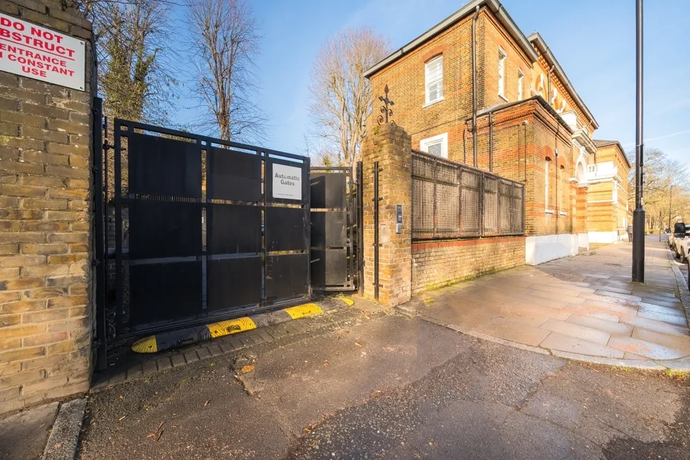 St. John's Way London N19 photo 10