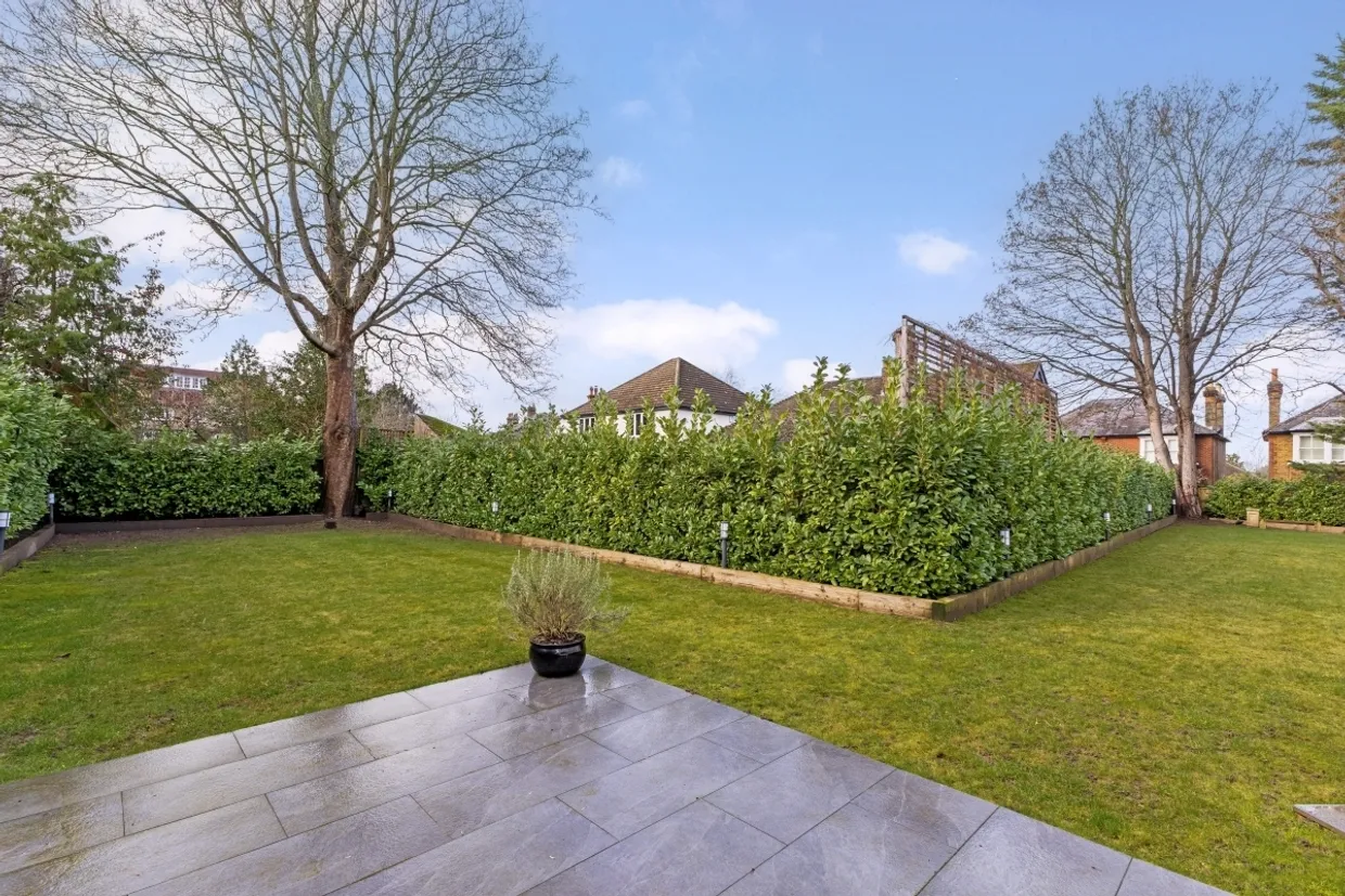 College Avenue, Epsom KT17 photo 18