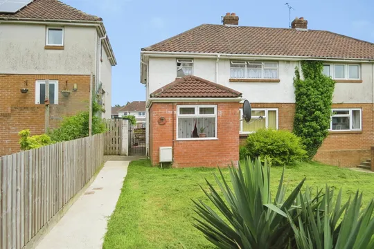 Ffordd Ganol, Bridgend, CF31
