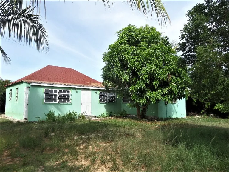 2 bedroom 1 bath house in Hamilton's, Long Island, Bahamas Hamiltons Long Island