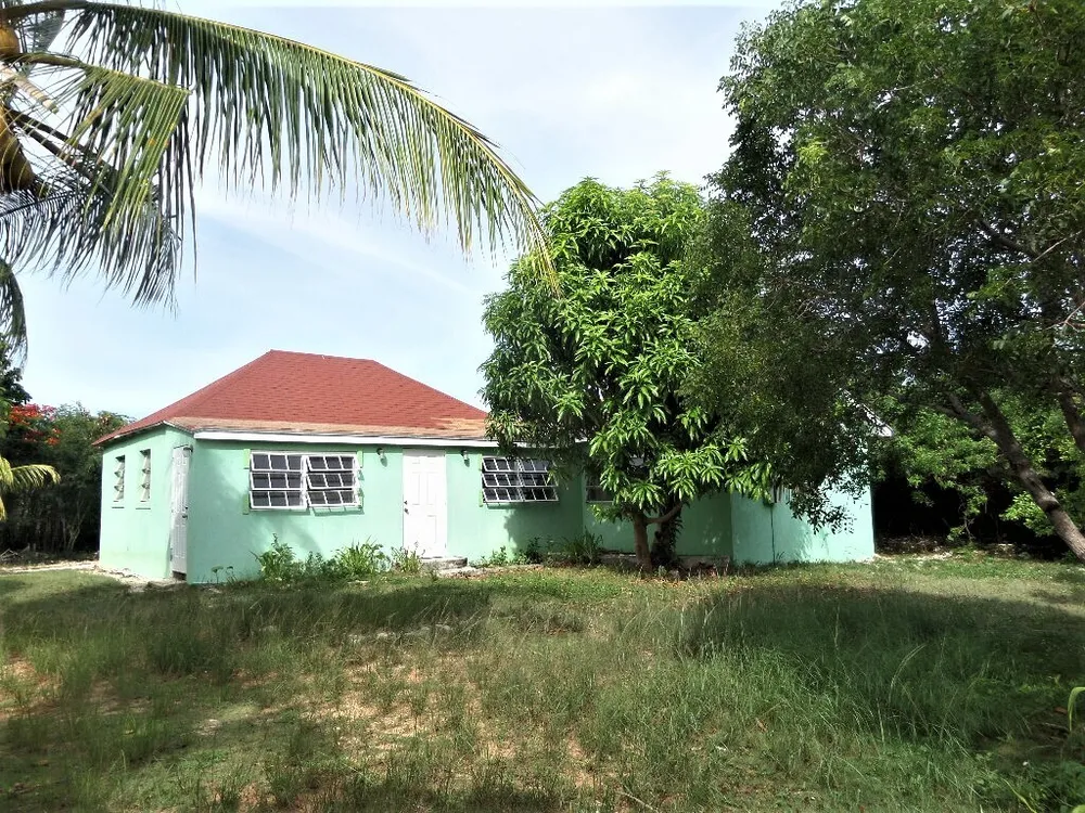 2 bedroom 1 bath house in Hamilton's, Long Island, Bahamas Hamiltons Long Island