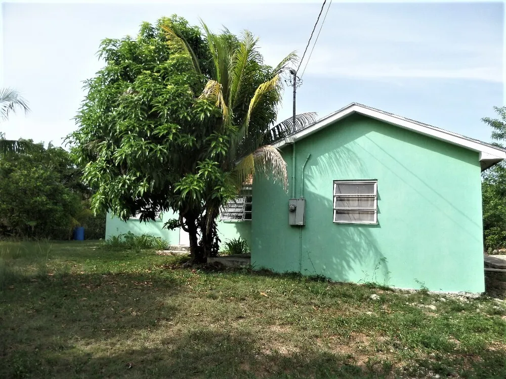 2 bedroom 1 bath house in Hamilton's, Long Island, Bahamas Hamiltons Long Island