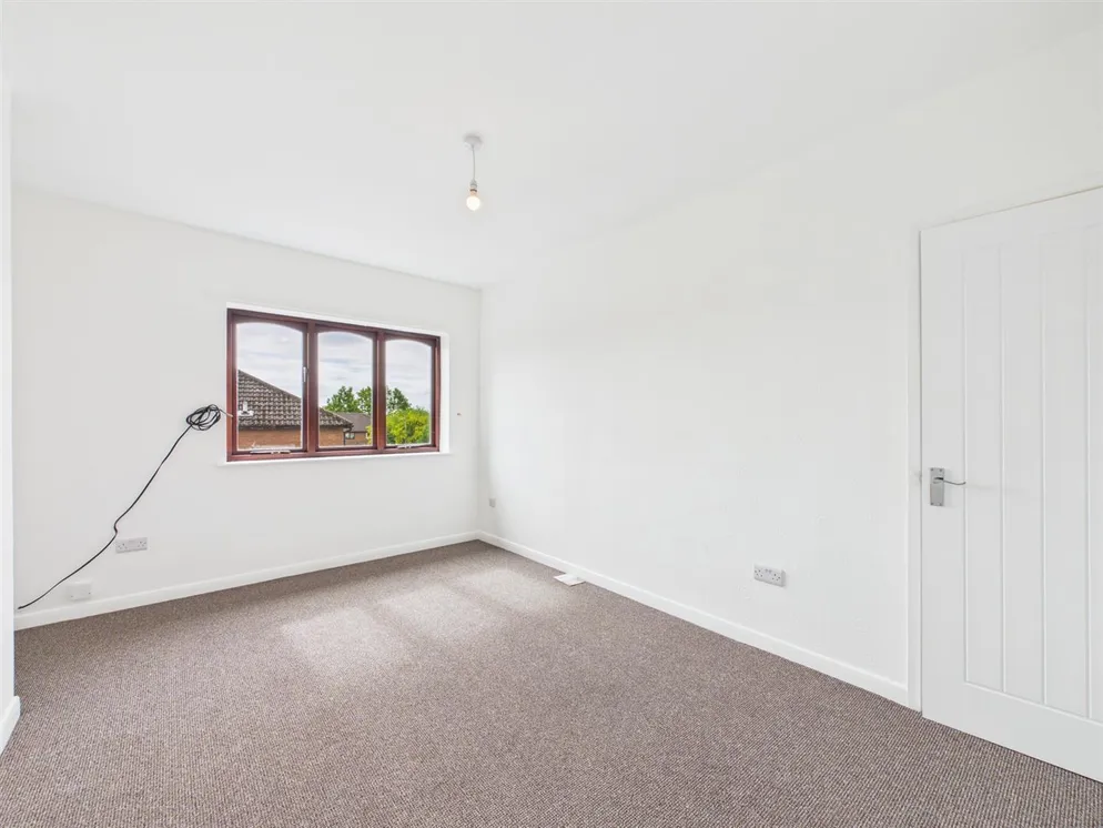 Property carousel item 4