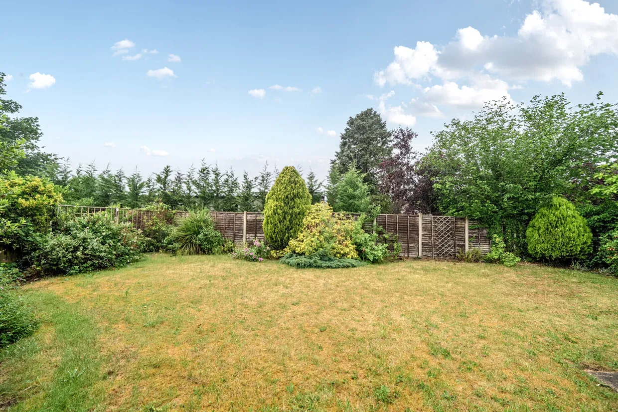 Orchard Way, Send, GU23 photo 4