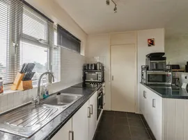 Ongar Way, RAINHAM thumb 3