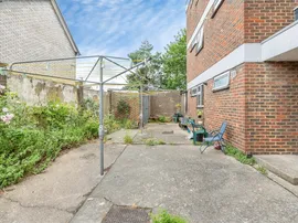 Ongar Way, RAINHAM thumb 2
