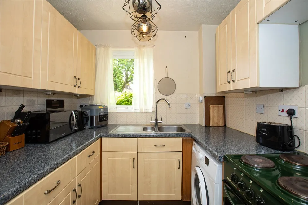 Property carousel item 4