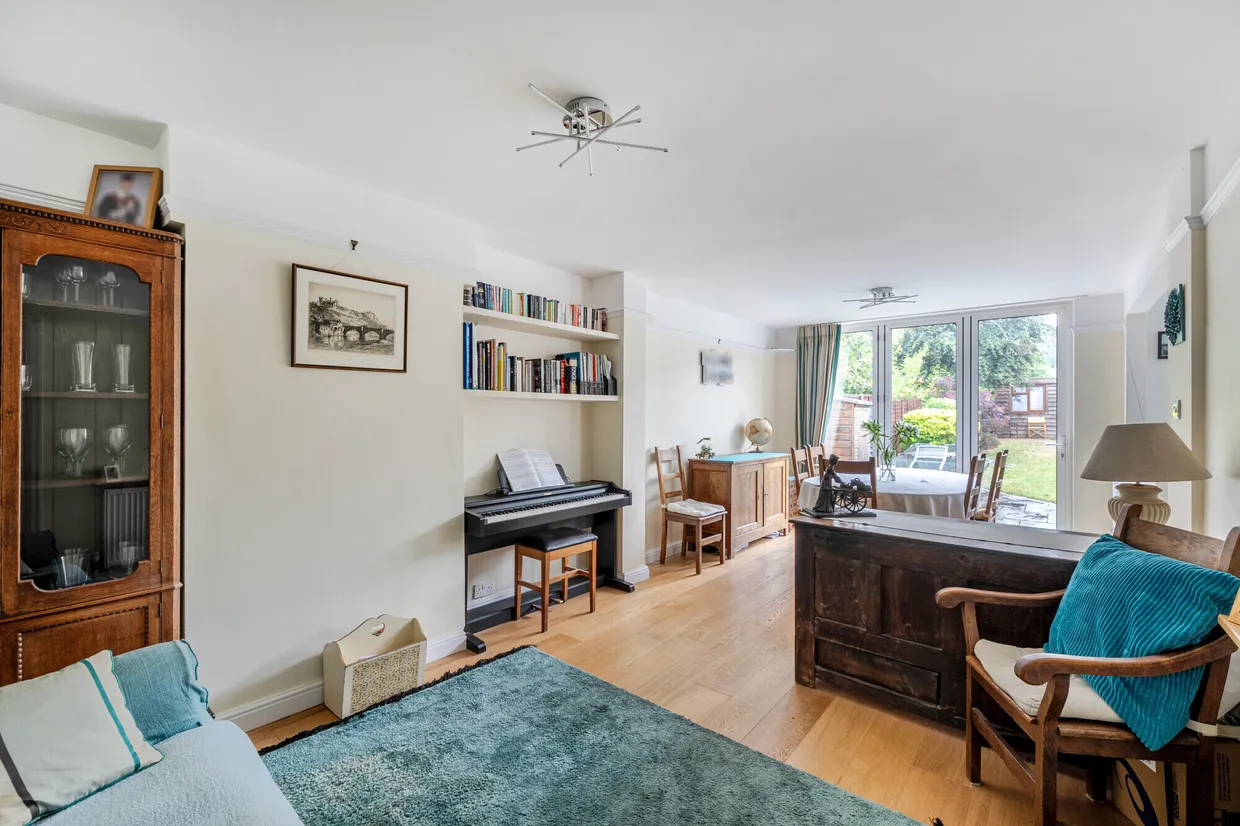 Whitehorse Drive, Epsom, KT18 photo 4