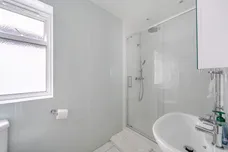 Whitehorse Drive, Epsom, KT18 photo 15