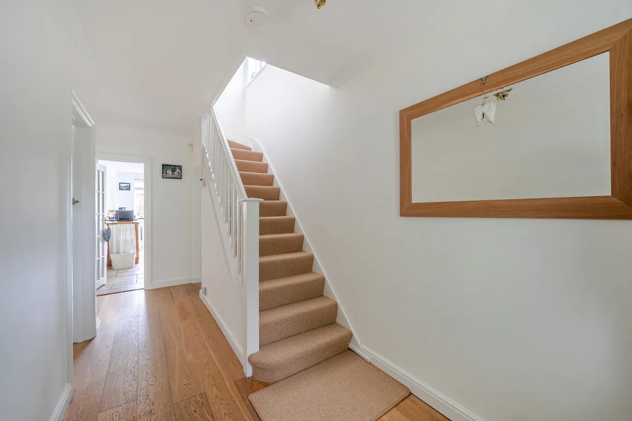 Whitehorse Drive, Epsom, KT18 photo 16