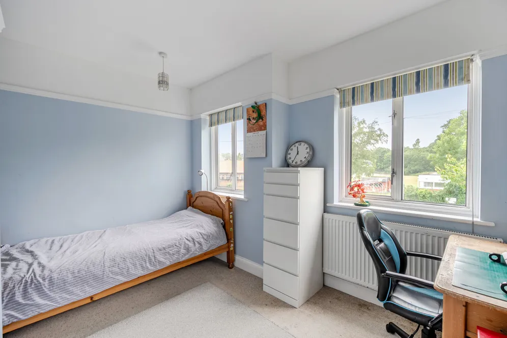 Whitehorse Drive, Epsom, KT18 photo 18