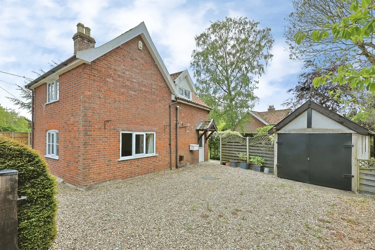 Wymondham Road, Wreningham, Norwich