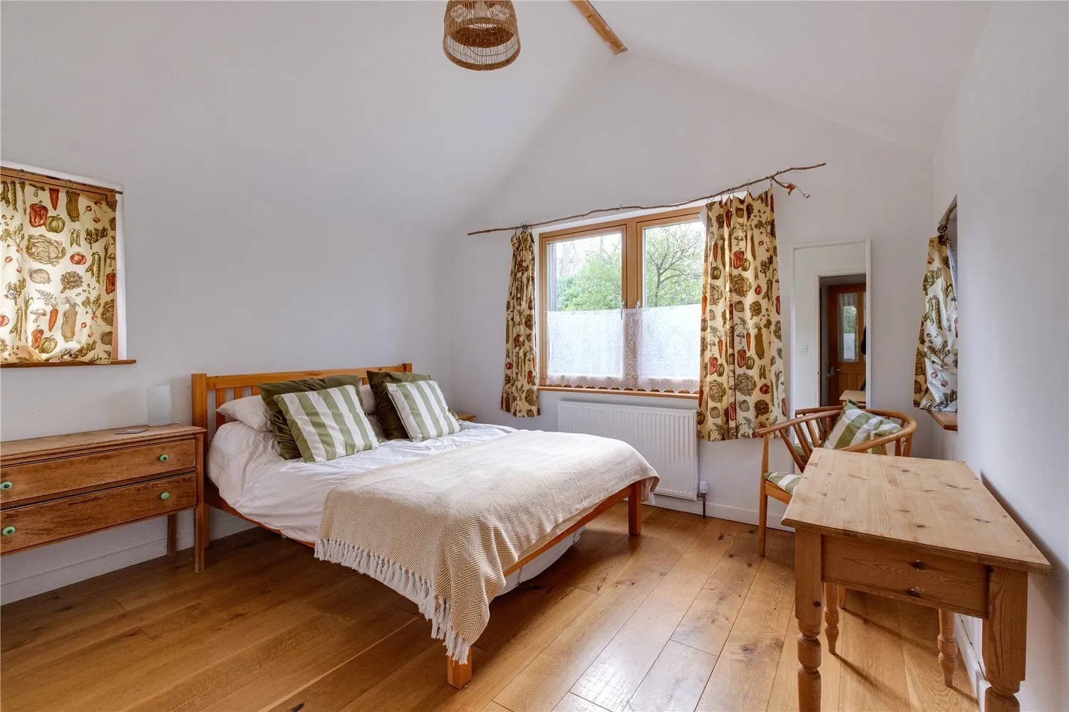 Annings Lane, Burton Bradstock, DT6 photo 42