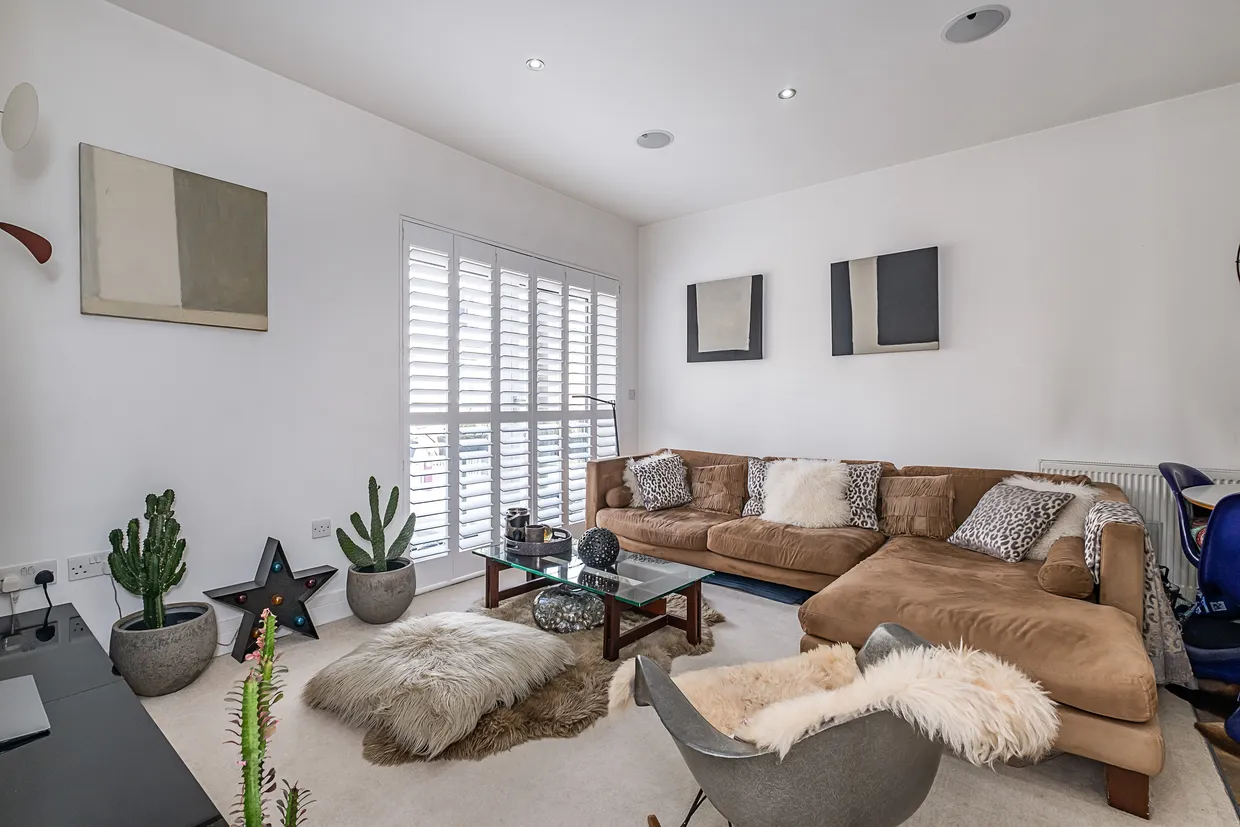 Blagrove Road, Teddington, TW11 photo 2