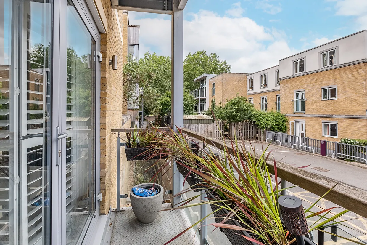 Blagrove Road, Teddington, TW11 photo 4