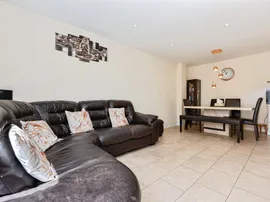 Woodside Close, Grays thumb 2
