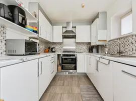 Woodside Close, Grays thumb 3