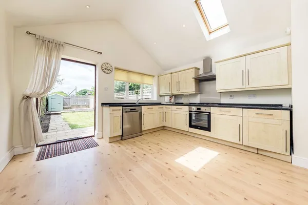 Malvern Road, Hampton, TW12 photo 3