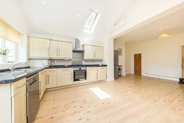 Malvern Road, Hampton, TW12 photo 4
