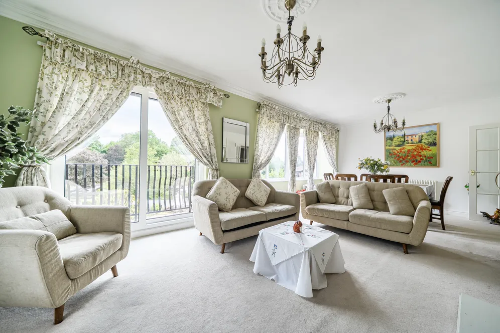 Great Heathmead, Haywards Heath, RH16 photo 2