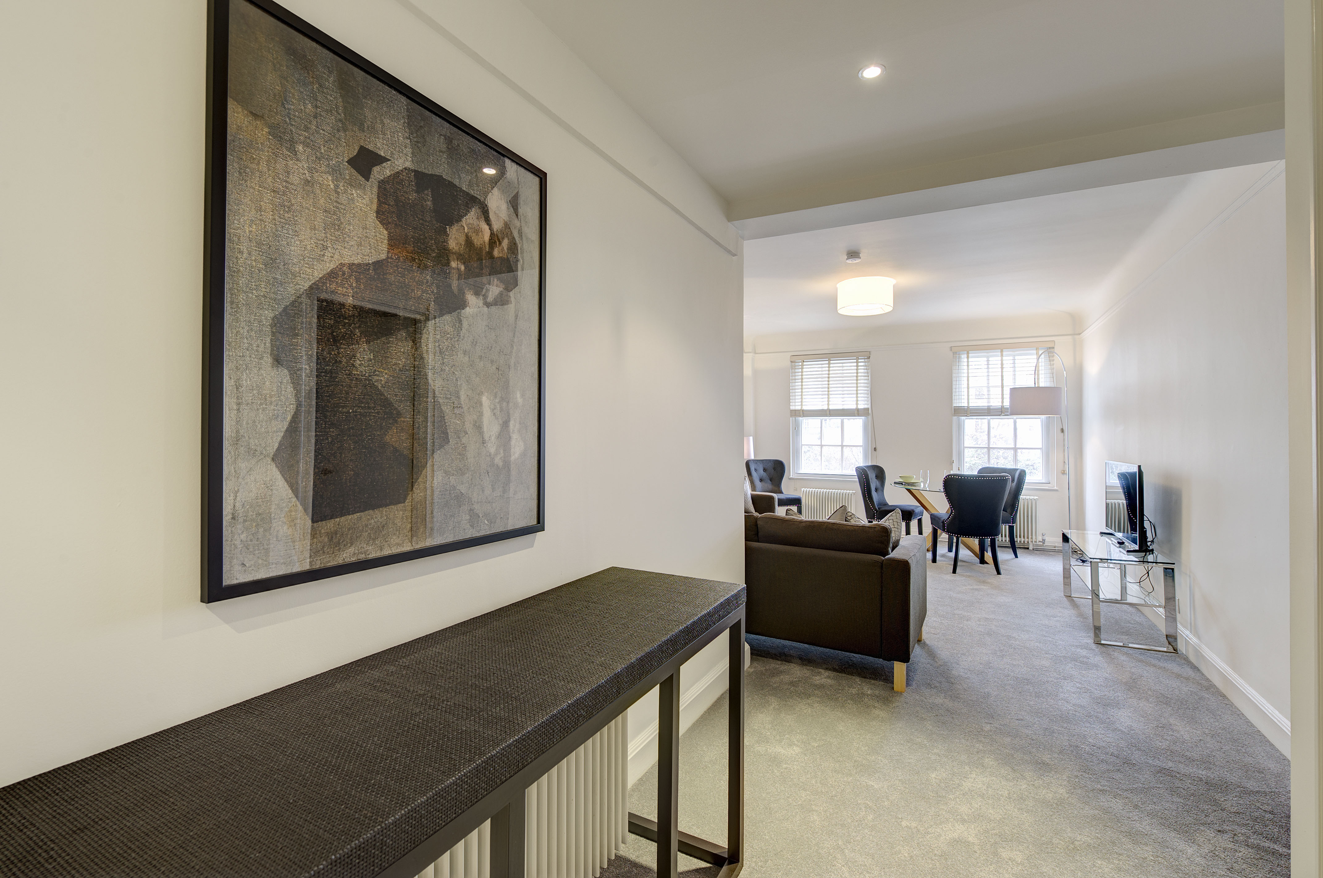 Luxury Two Bedroom Apartment To Let  Porter & Communal Gardens  SW3 Image 3