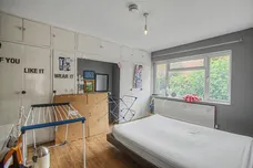 Bowes Road, LONDON