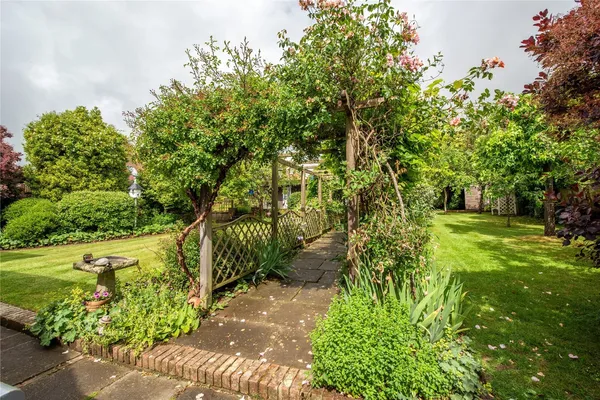 The Street, Capel, RH5 photo 8