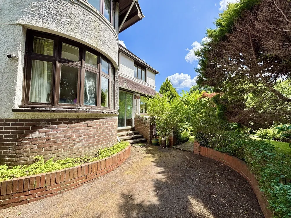 Property carousel item 4