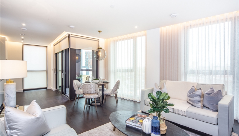 Luxury Apartment To Let  Winter Garden & Parking  SW11 Image 2