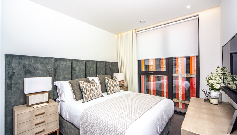 Luxury Apartment To Let  Winter Garden & Parking  SW11 Image 5