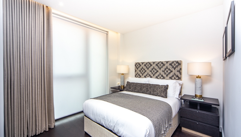 Luxury Apartment To Let  Winter Garden & Parking  SW11 Image 9