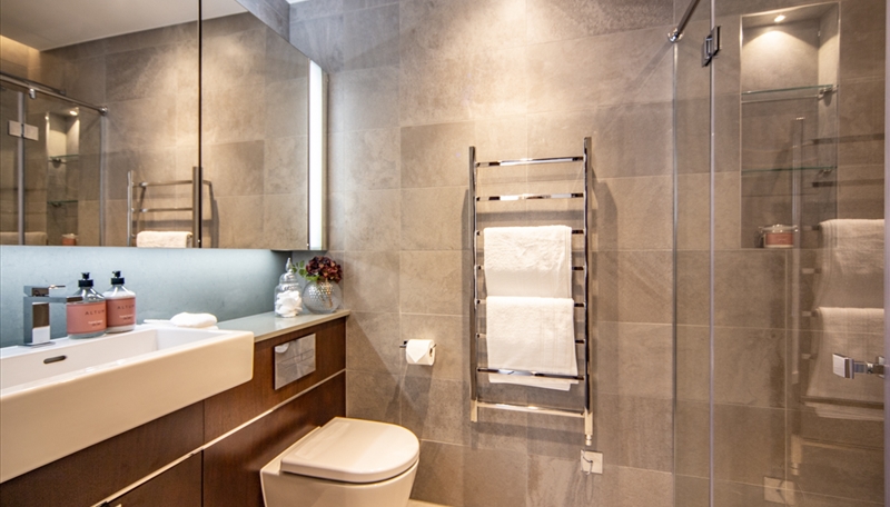 Luxury Apartment To Let  Winter Garden & Parking  SW11 Image 10
