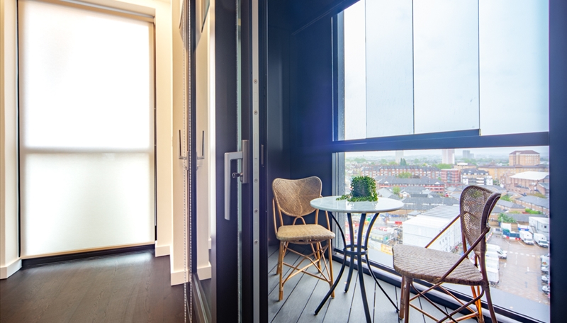 Luxury Apartment To Let  Winter Garden & Parking  SW11 Image 11