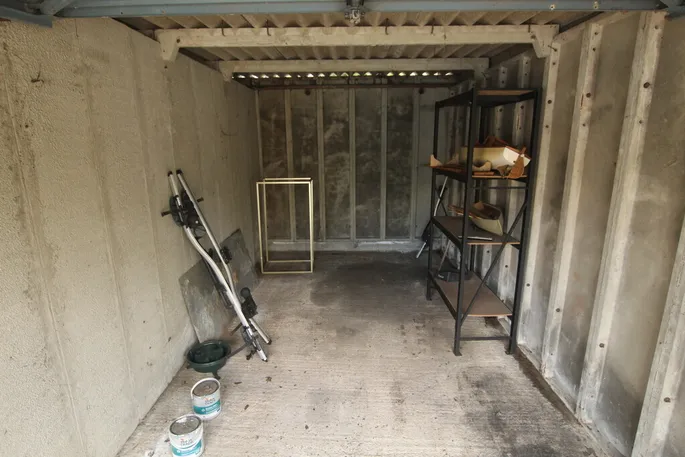 Property carousel image 3