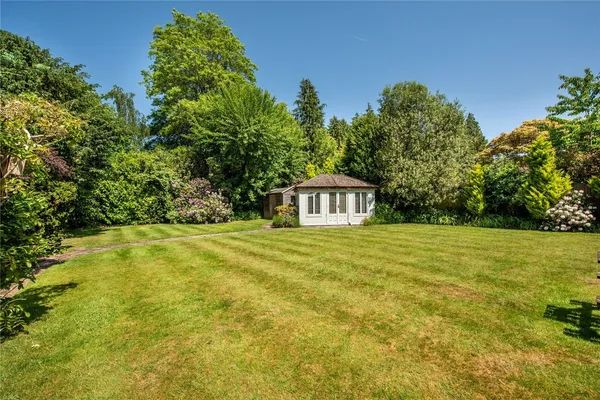 Wonford Close, Walton on the Hill, KT20 photo 3