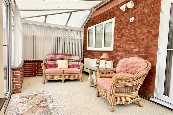 Property carousel image 13