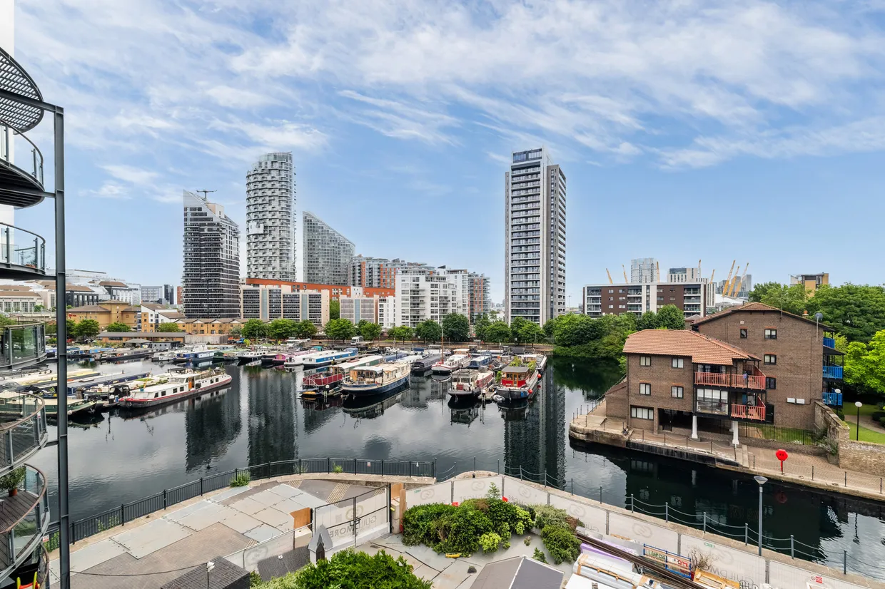 Boardwalk Place, London, E14 photo 4