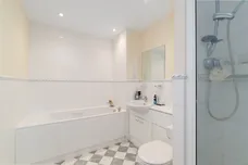 Boardwalk Place, London, E14 photo 7