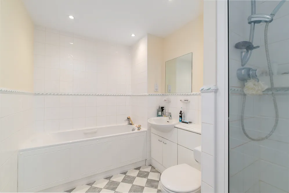 Boardwalk Place, London, E14 photo 7