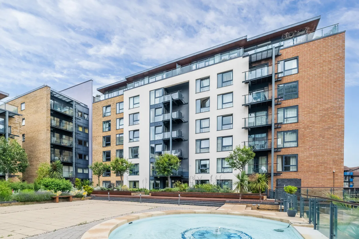 Boardwalk Place, London, E14 photo 8