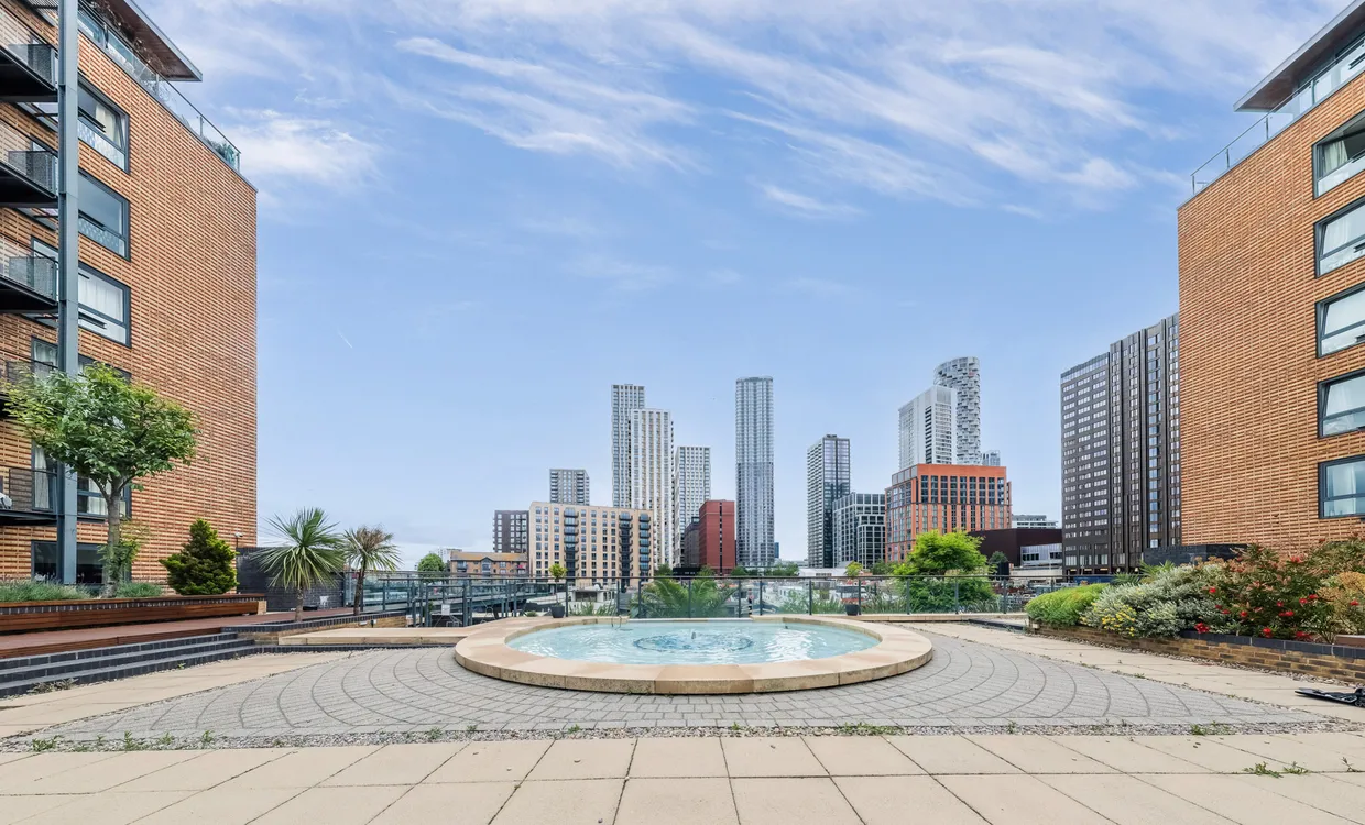 Boardwalk Place, London, E14 photo 12