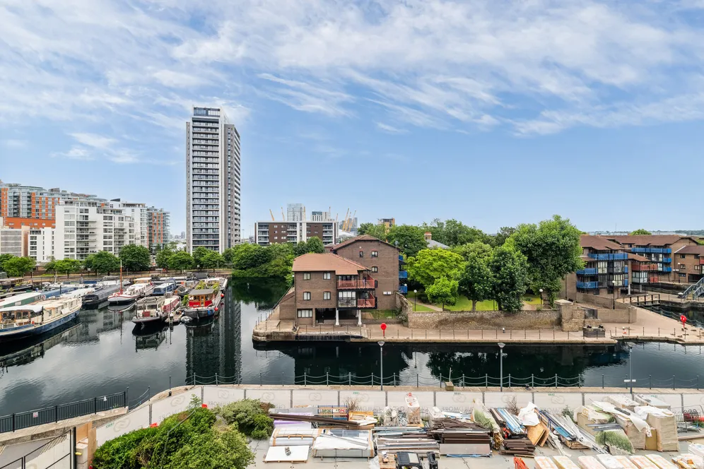Boardwalk Place, London, E14 photo 14